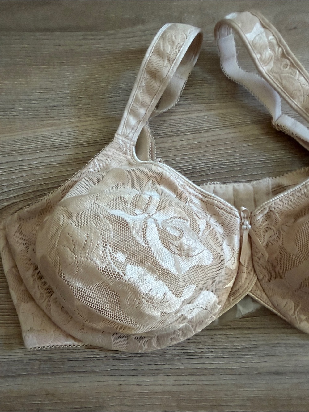 Wacoal Floral Lace Underwire Bra in Nude